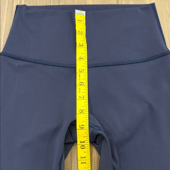 Lululemon Wunder Under Crop - Picture 6 of 9